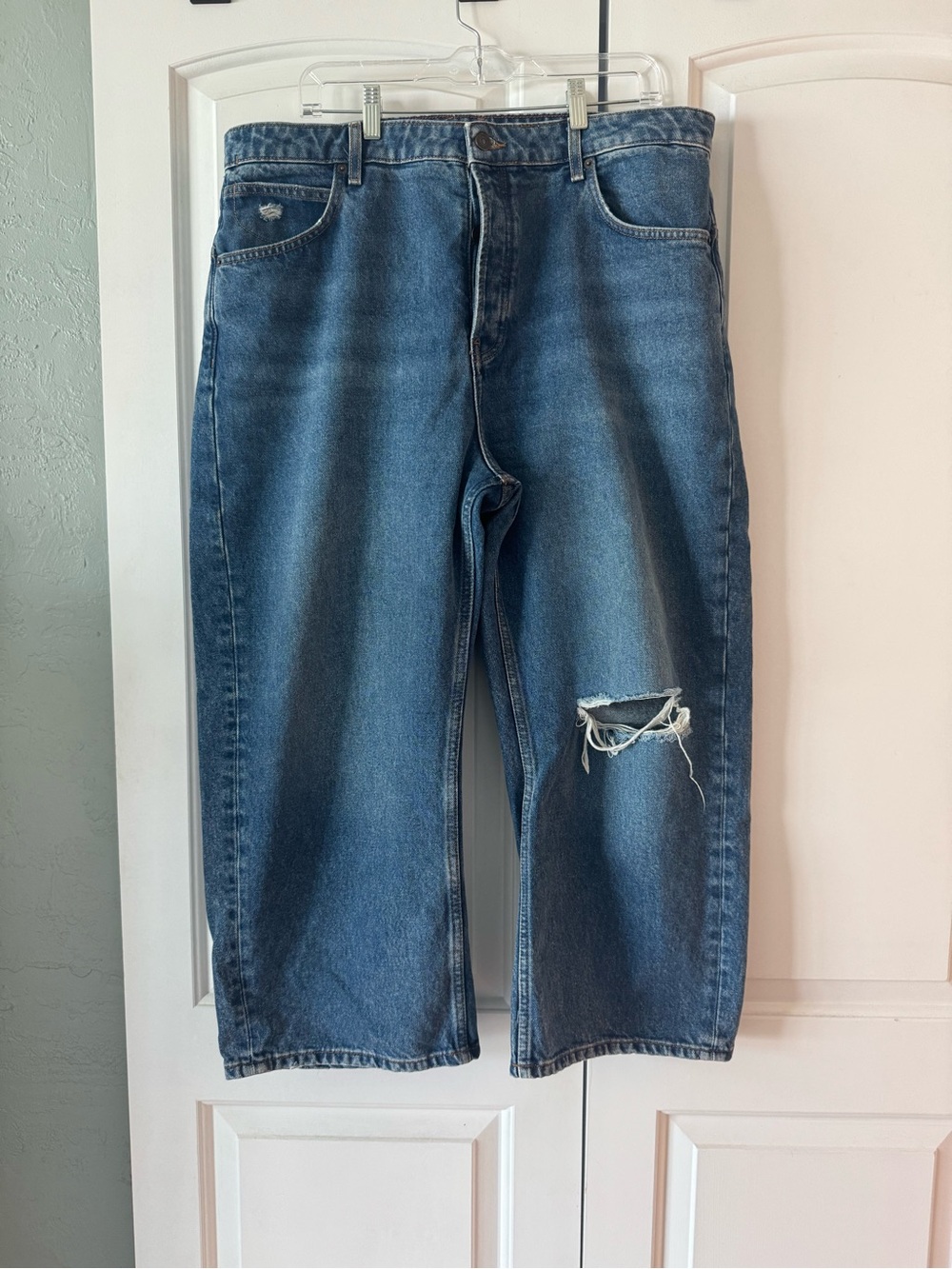 Free People Medium Blue Distressed Cropped Jeans